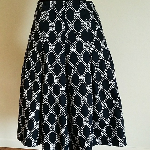 Jones New York Dresses & Skirts - Navy blue and white pleated skirt